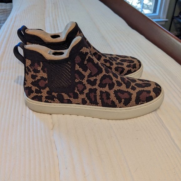 Rothy's Wildcat Chelsea Boot - Picture 4 of 5